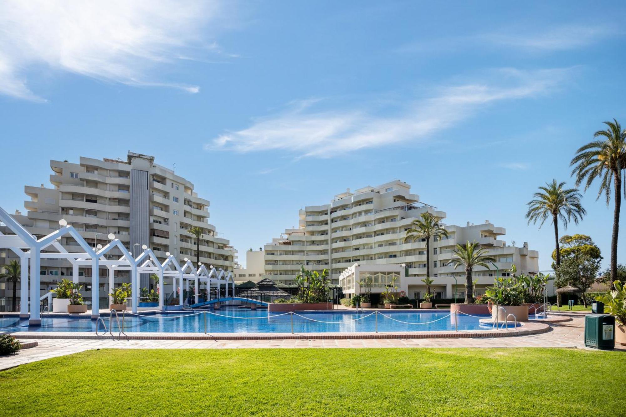 Benalbeach Premium Apartments By Alfresco Stays 贝纳尔马德纳 外观 照片